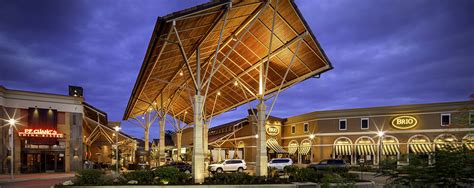 La cantera shopping center - At the moment of writing there La Cantera has 190 shops, which basically offer everything for every price range. Both budget shoppers and luxury shoppers are being served …